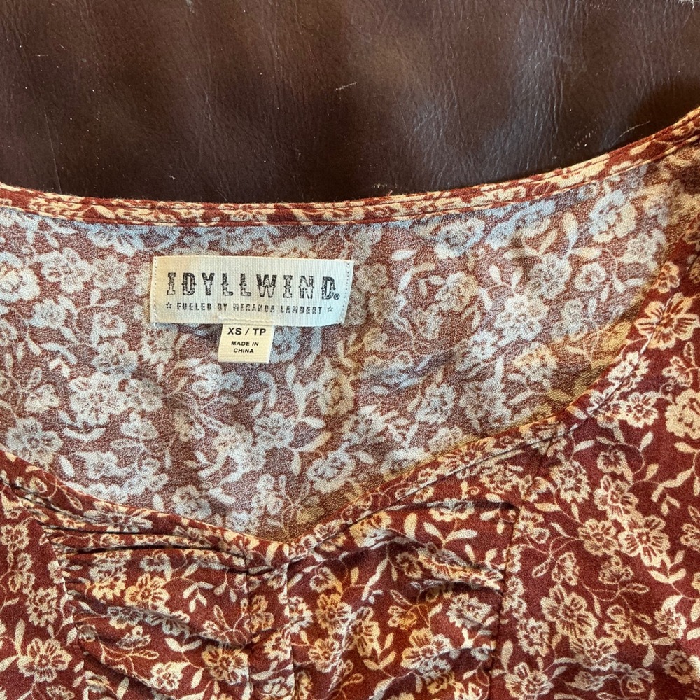 IDYLLWIND by Miranda Lambert Red Floral Ruched Long Sleeve Crop Top XS - Picture 3 of 5
